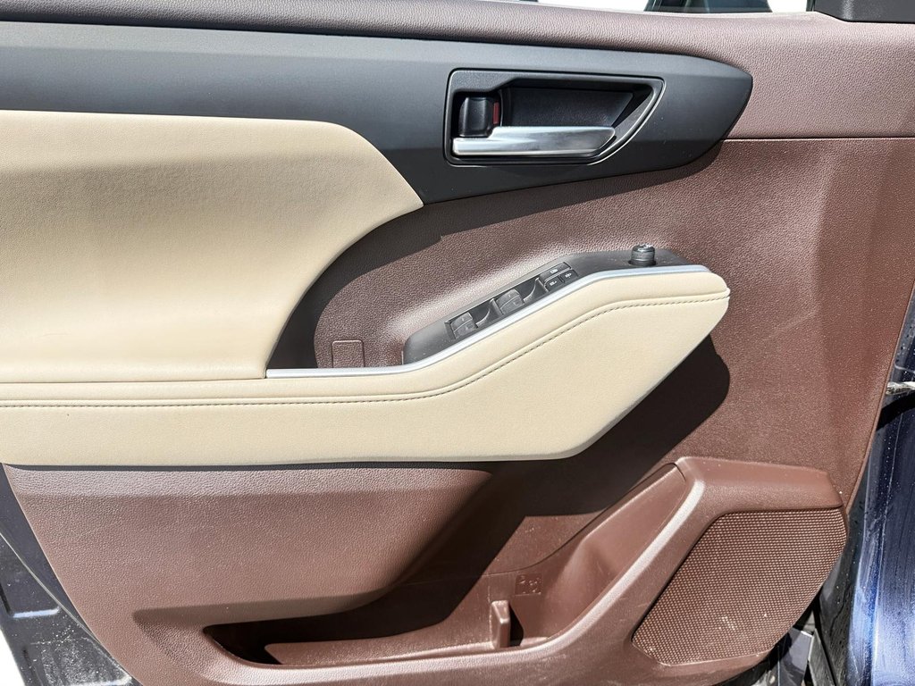 2021 Toyota Highlander XLE AWD in Stratford, Ontario - 10 - w1024h768px
