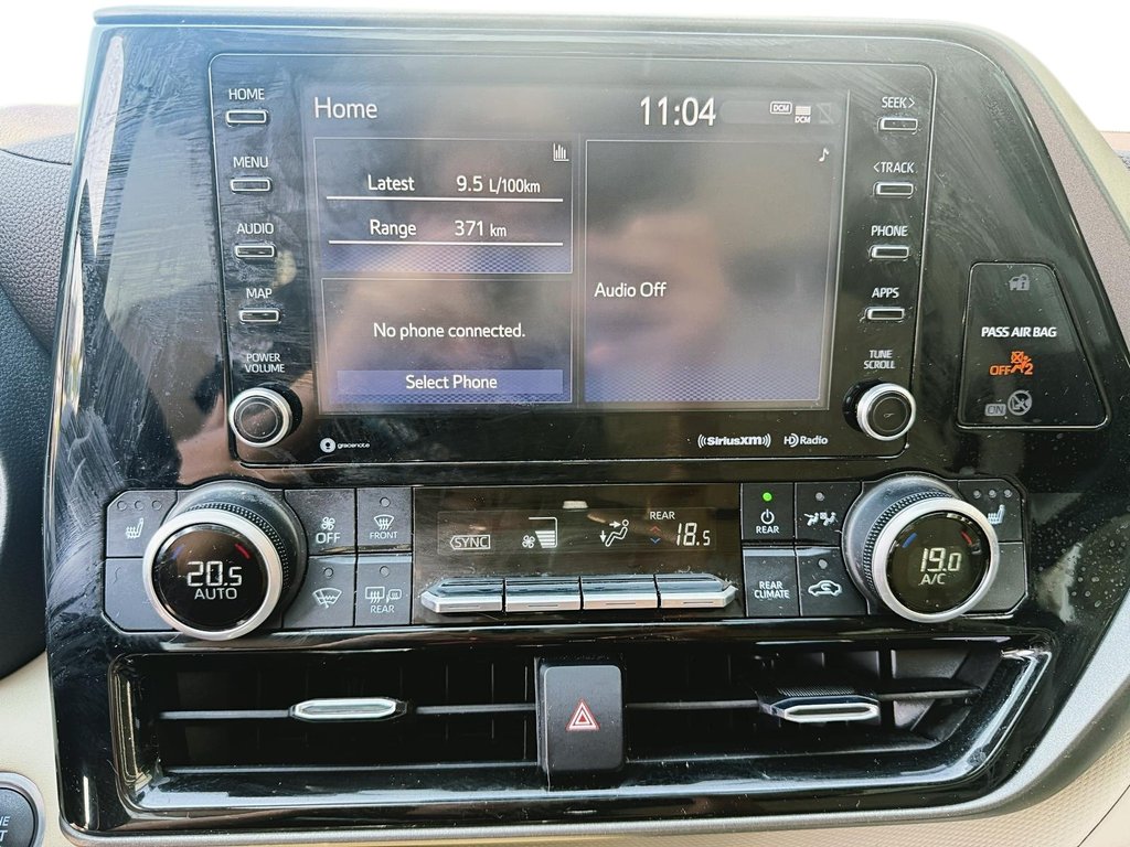 2021 Toyota Highlander XLE AWD in Stratford, Ontario - 18 - w1024h768px