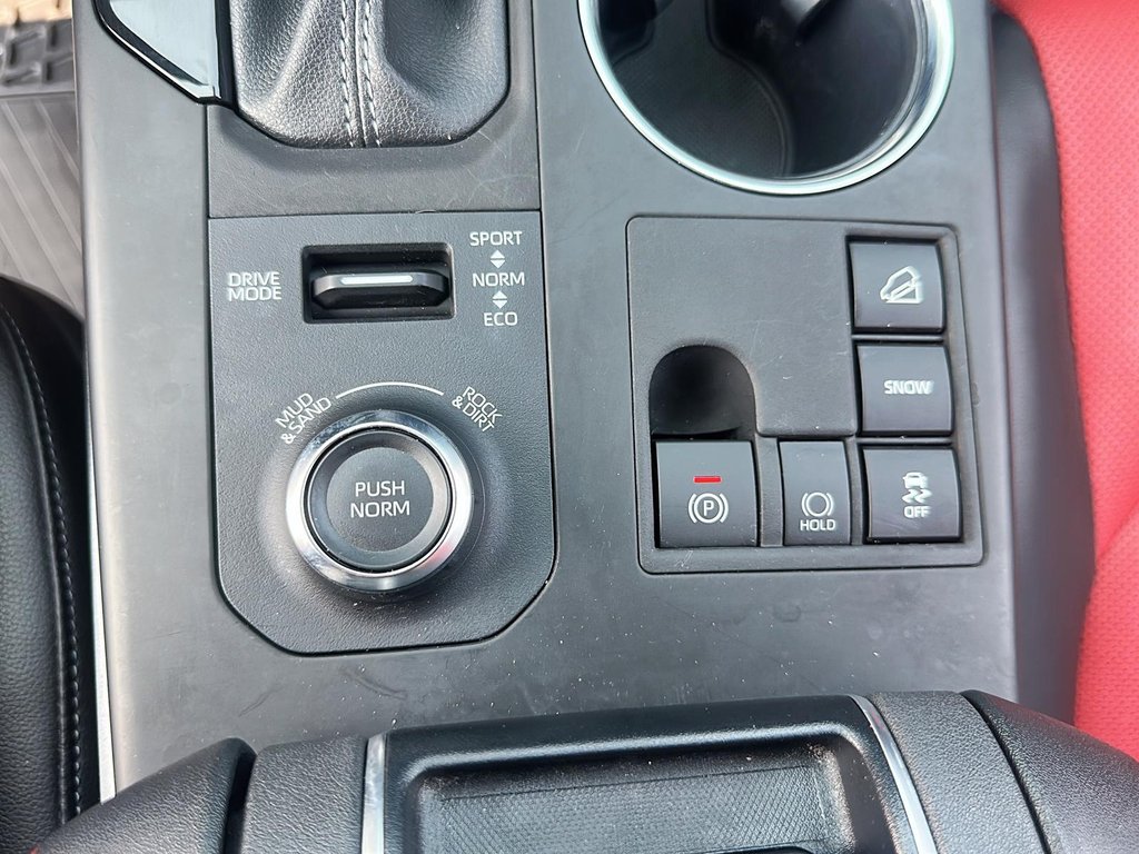 2024 Toyota Highlander XSE AWD in Stratford, Ontario - 15 - w1024h768px