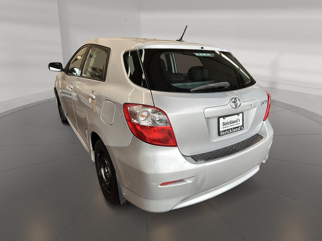 2014 Toyota Matrix 4A in Stratford, Ontario - 4 - w1024h768px