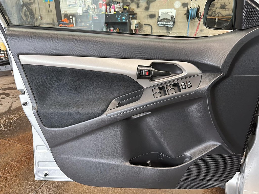 2014 Toyota Matrix 4A in Stratford, Ontario - 10 - w1024h768px