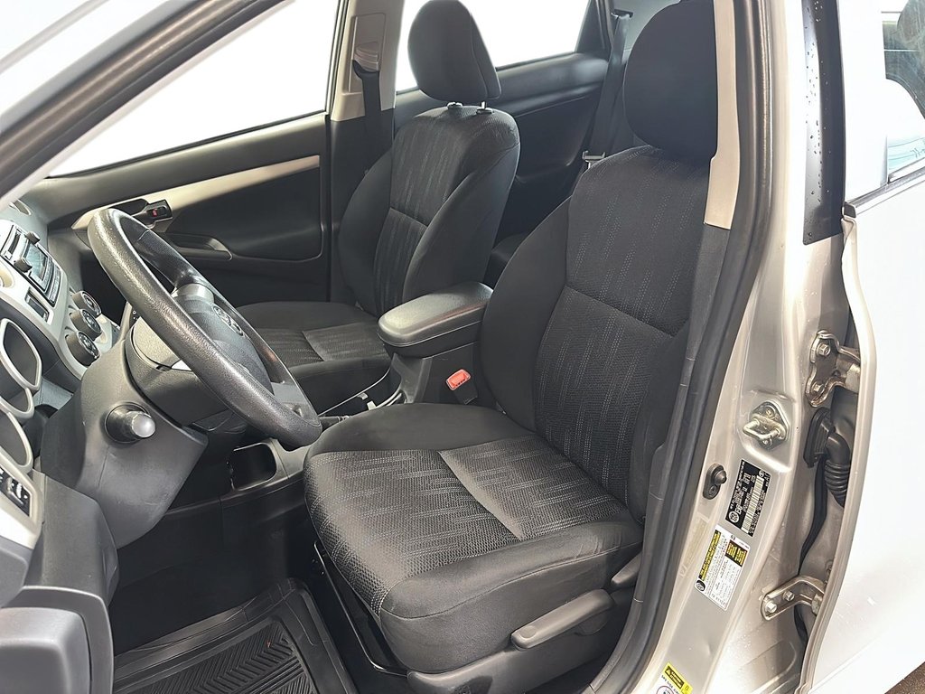 2014 Toyota Matrix 4A in Stratford, Ontario - 8 - w1024h768px