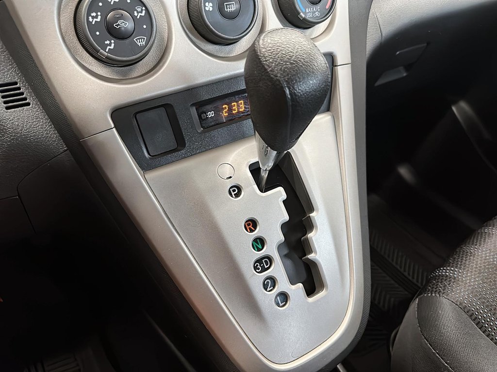 2014 Toyota Matrix 4A in Stratford, Ontario - 14 - w1024h768px