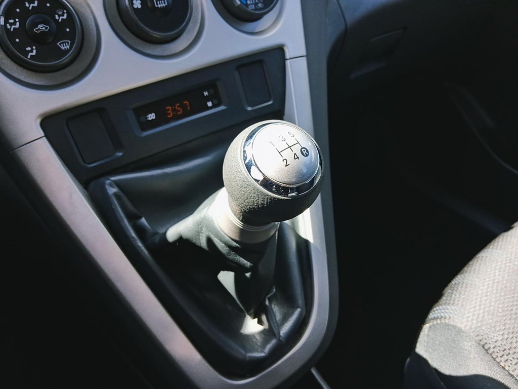 2014 Toyota Matrix 5M in Stratford, Ontario - 16 - w1024h768px