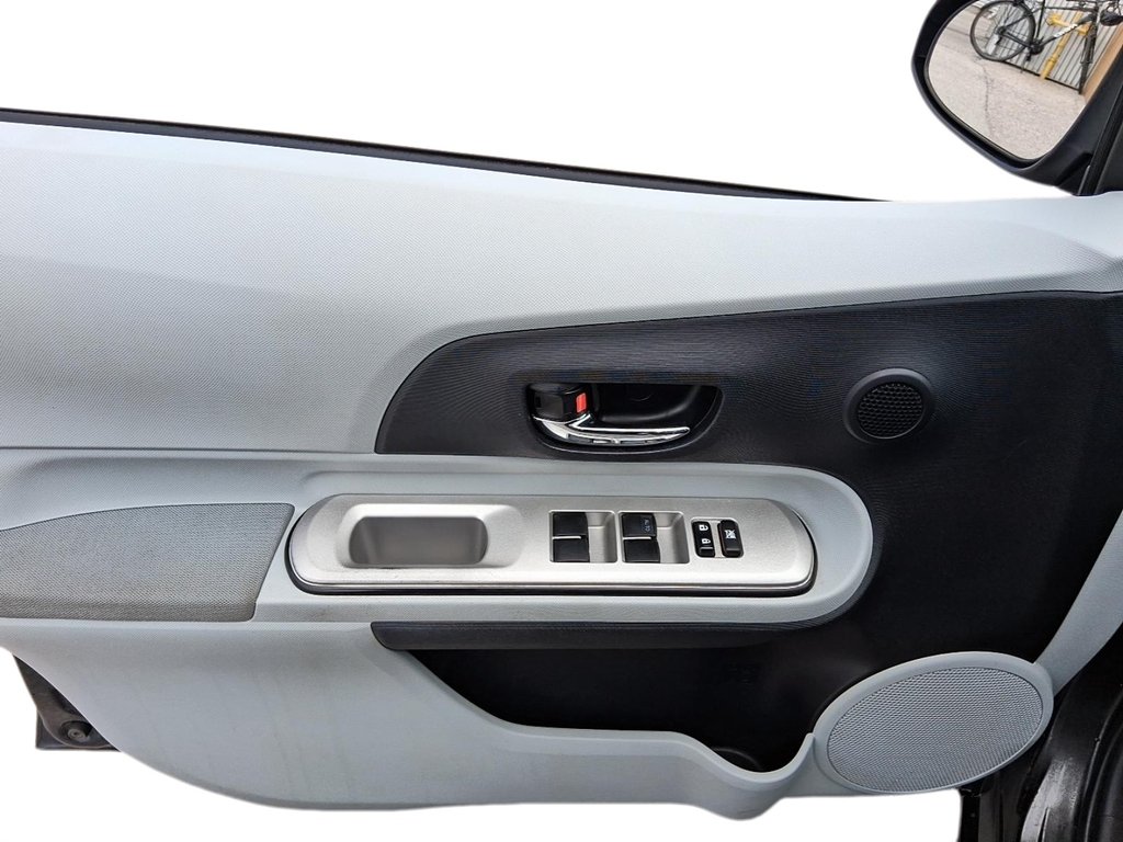 2012 Toyota Prius c eCVT in Stratford, Ontario - 11 - w1024h768px