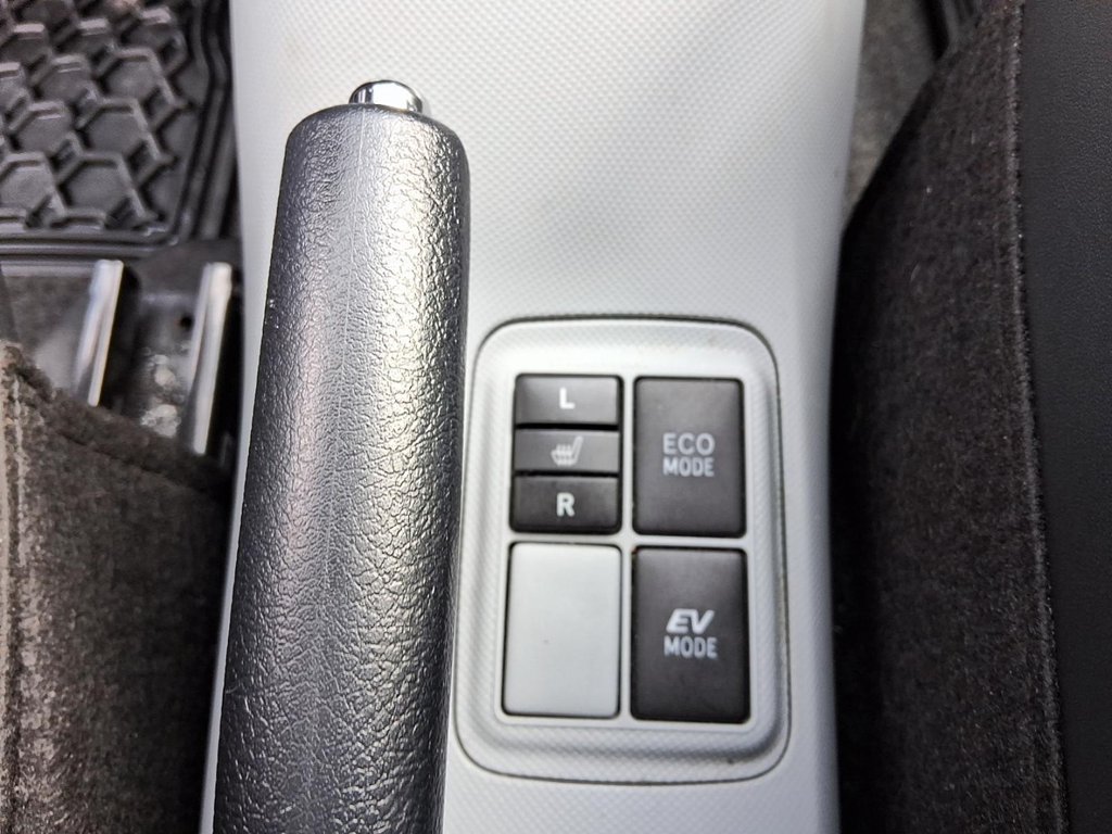 2012 Toyota Prius c eCVT in Stratford, Ontario - 16 - w1024h768px