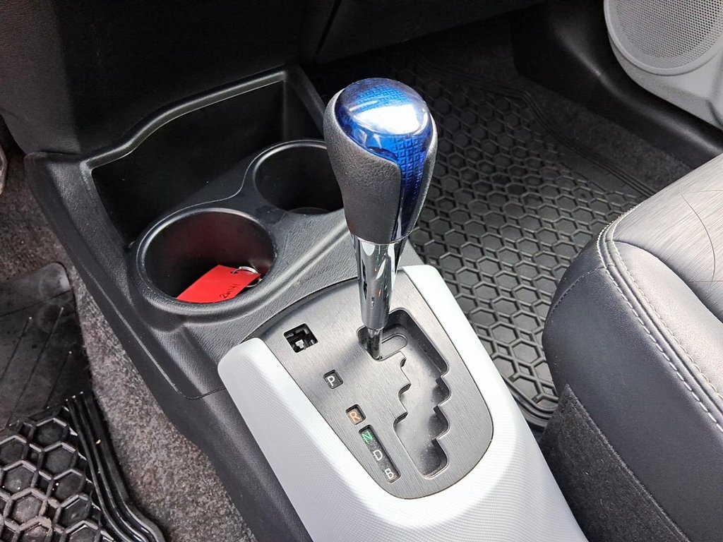 2012 Toyota Prius c eCVT in Stratford, Ontario - 15 - w1024h768px