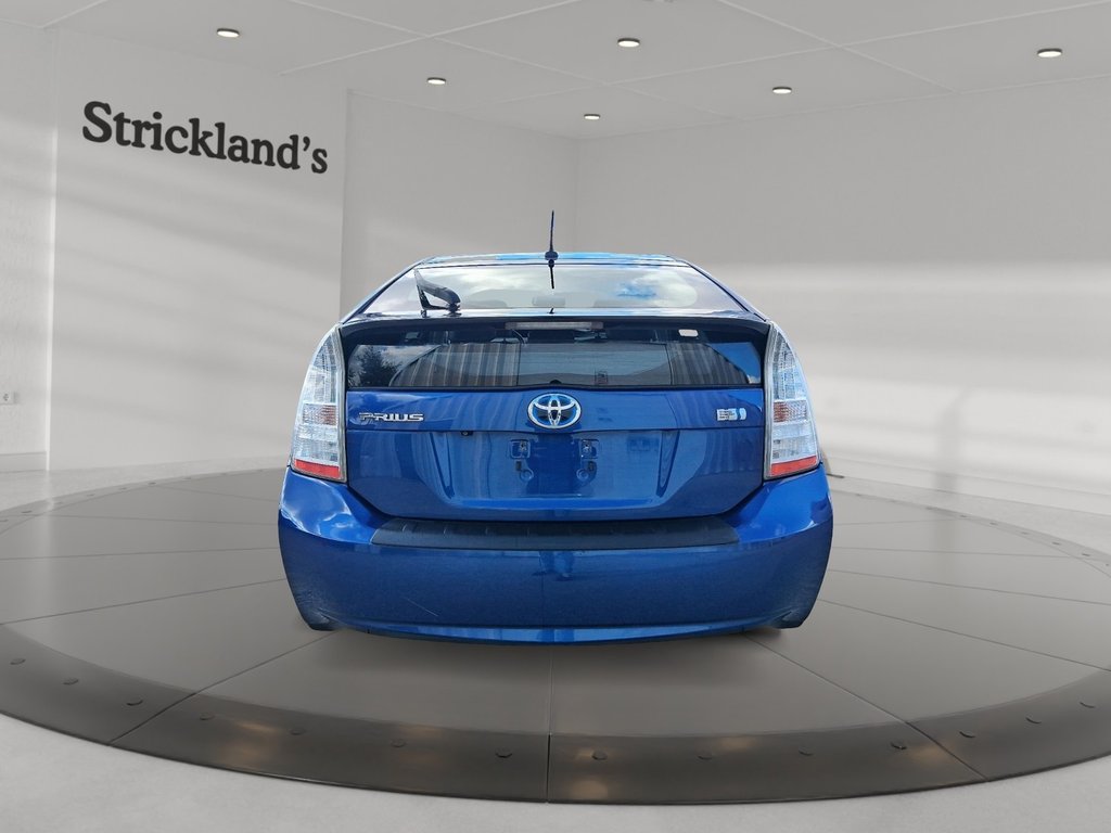2011 Toyota Prius 5-door Liftback CVT in Stratford, Ontario - 3 - w1024h768px