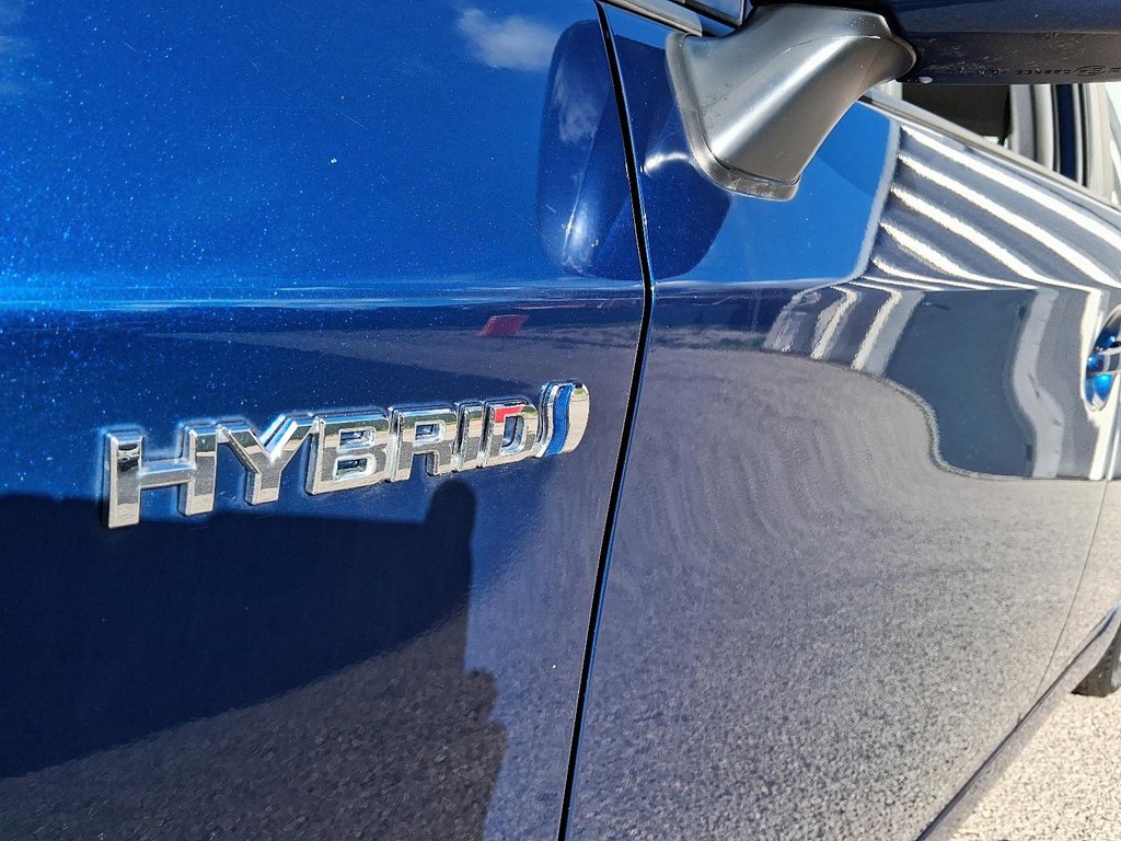 2011 Toyota Prius 5-door Liftback CVT in Stratford, Ontario - 8 - w1024h768px