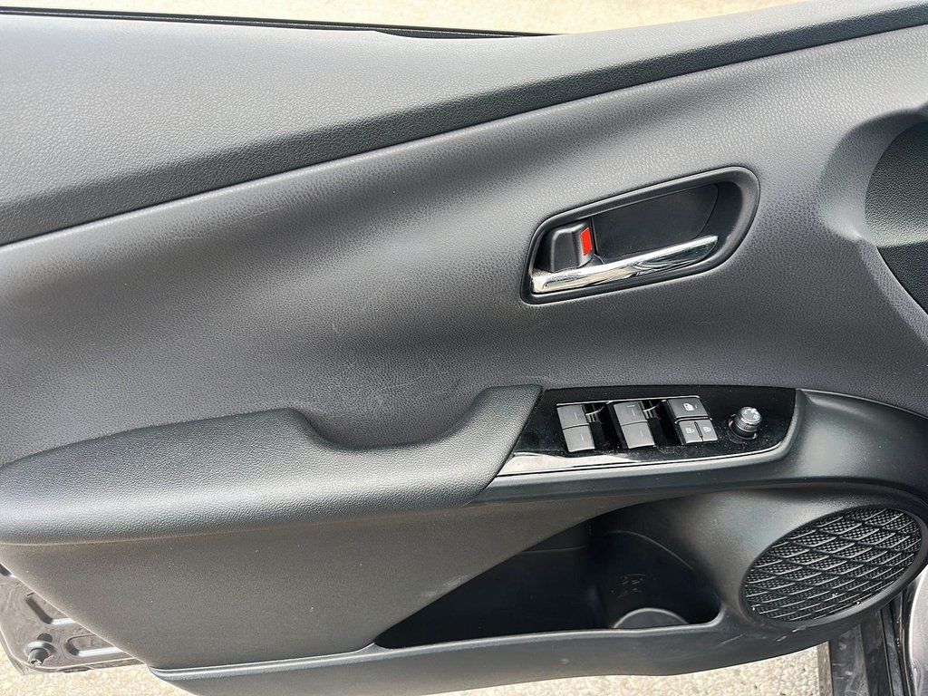 2019 Toyota Prius AWD-e CVT in Stratford, Ontario - 10 - w1024h768px