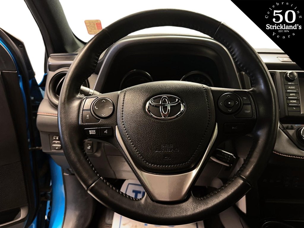 2018  RAV4 Hybrid SE in Stratford, Ontario - 8 - w1024h768px