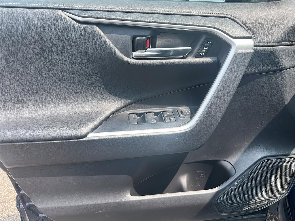 2022 Toyota RAV4 Hybrid Limited AWD in Stratford, Ontario - 10 - w1024h768px