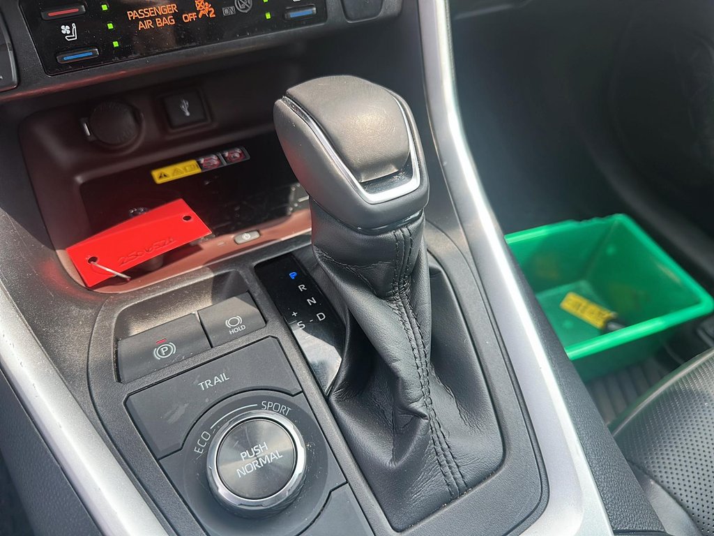2022 Toyota RAV4 Hybrid Limited AWD in Stratford, Ontario - 14 - w1024h768px