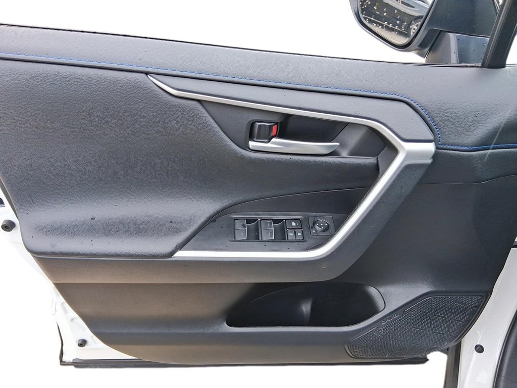 2023 Toyota RAV4 Hybrid XSE AWD in Stratford, Ontario - 11 - w1024h768px