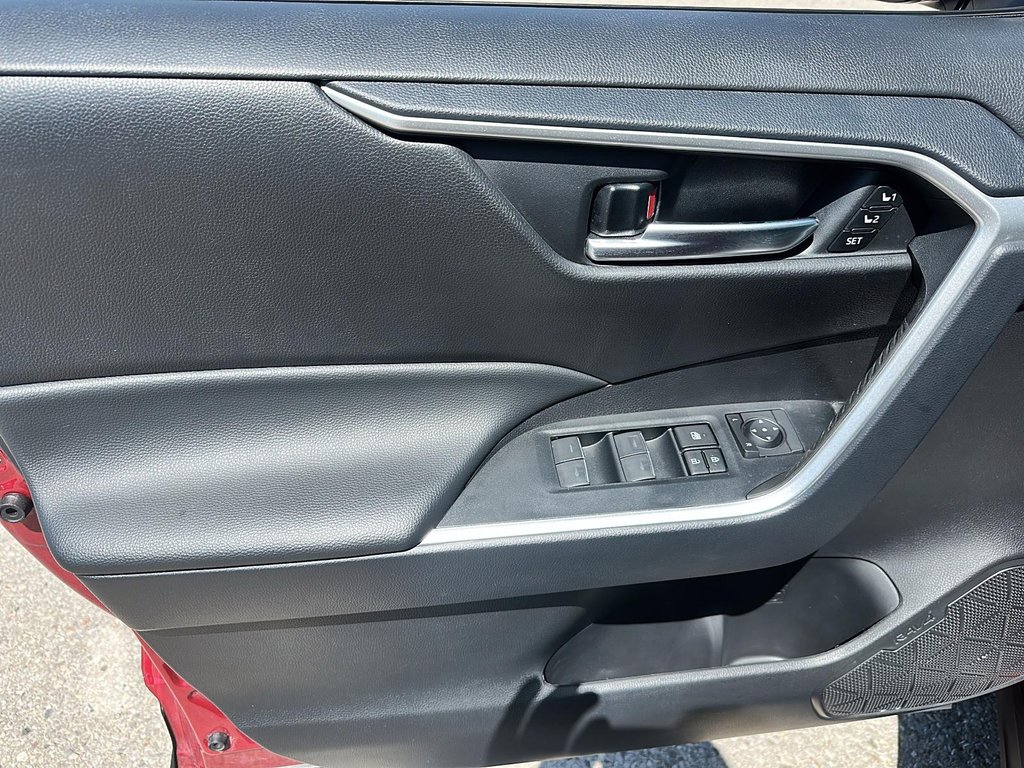 2024 Toyota RAV4 Hybrid XLE AWD in Stratford, Ontario - 10 - w1024h768px
