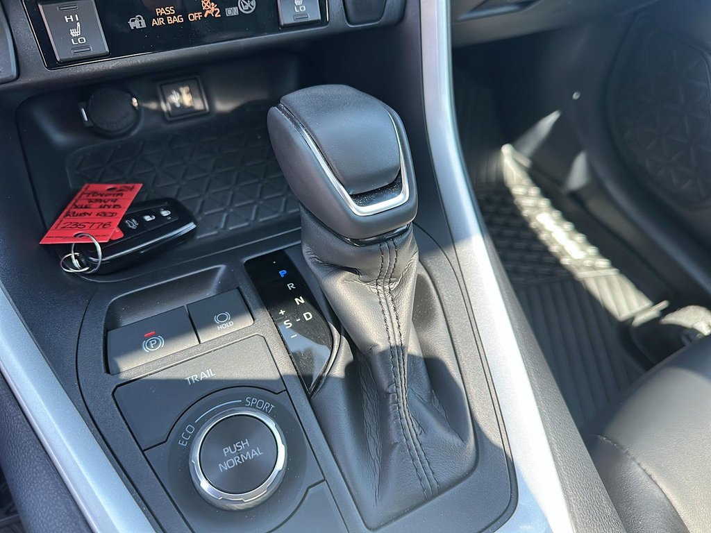 2024 Toyota RAV4 Hybrid XLE AWD in Stratford, Ontario - 14 - w1024h768px