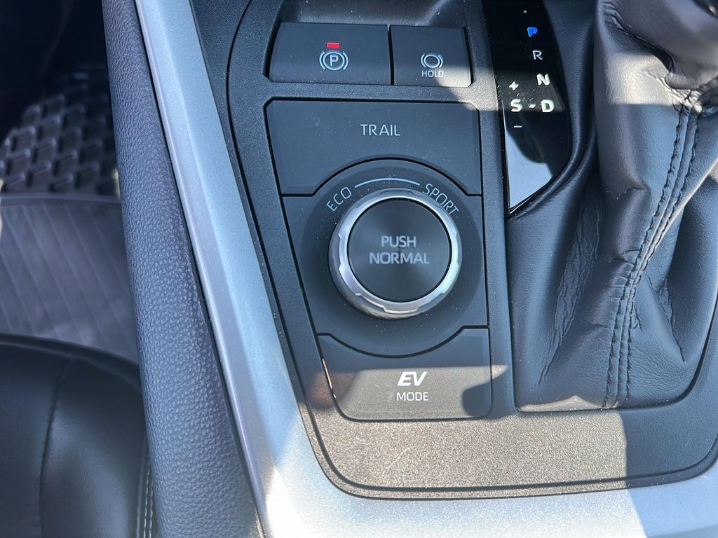 2024 Toyota RAV4 Hybrid XLE AWD in Stratford, Ontario - 15 - w1024h768px