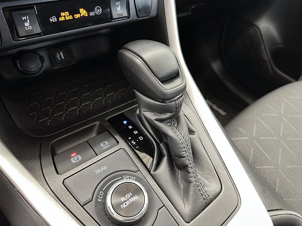 2024 Toyota RAV4 Hybrid XLE AWD in Stratford, Ontario - 14 - w1024h768px