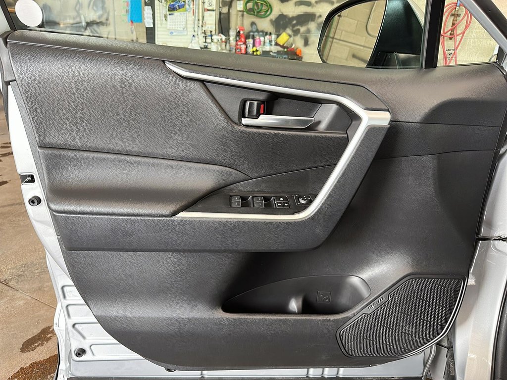 2024 Toyota RAV4 Hybrid XLE AWD in Stratford, Ontario - 10 - w1024h768px