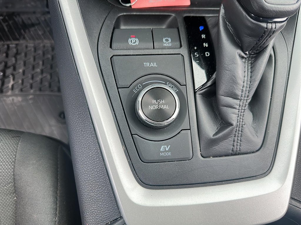 2024 Toyota RAV4 Hybrid XLE AWD in Stratford, Ontario - 15 - w1024h768px