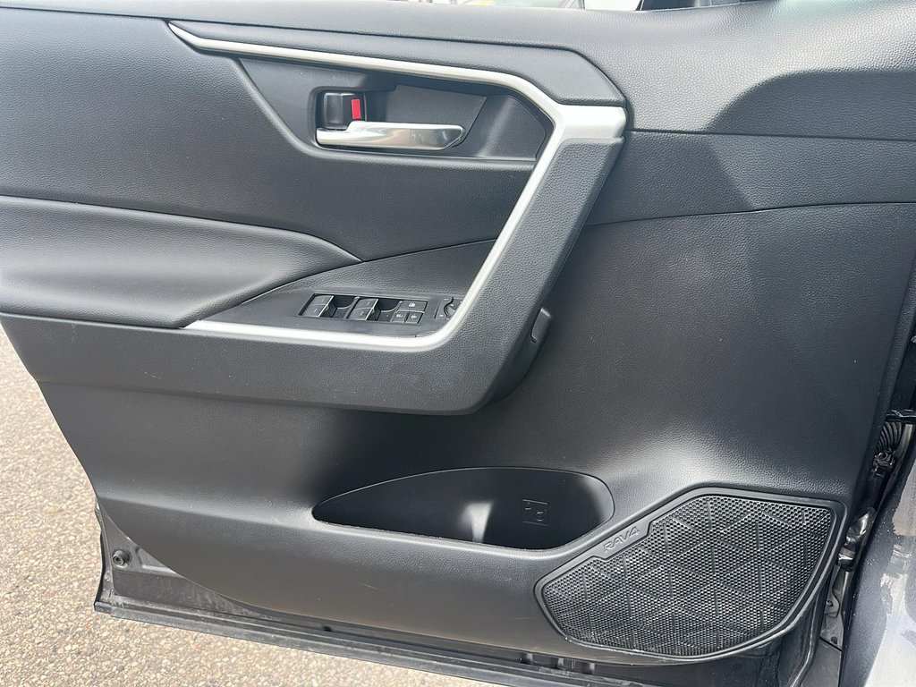 2024 Toyota RAV4 Hybrid XLE AWD in Stratford, Ontario - 10 - w1024h768px