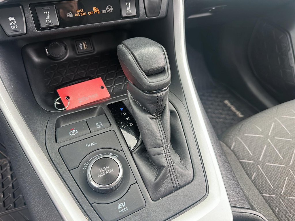 2024 Toyota RAV4 Hybrid XLE AWD in Stratford, Ontario - 14 - w1024h768px
