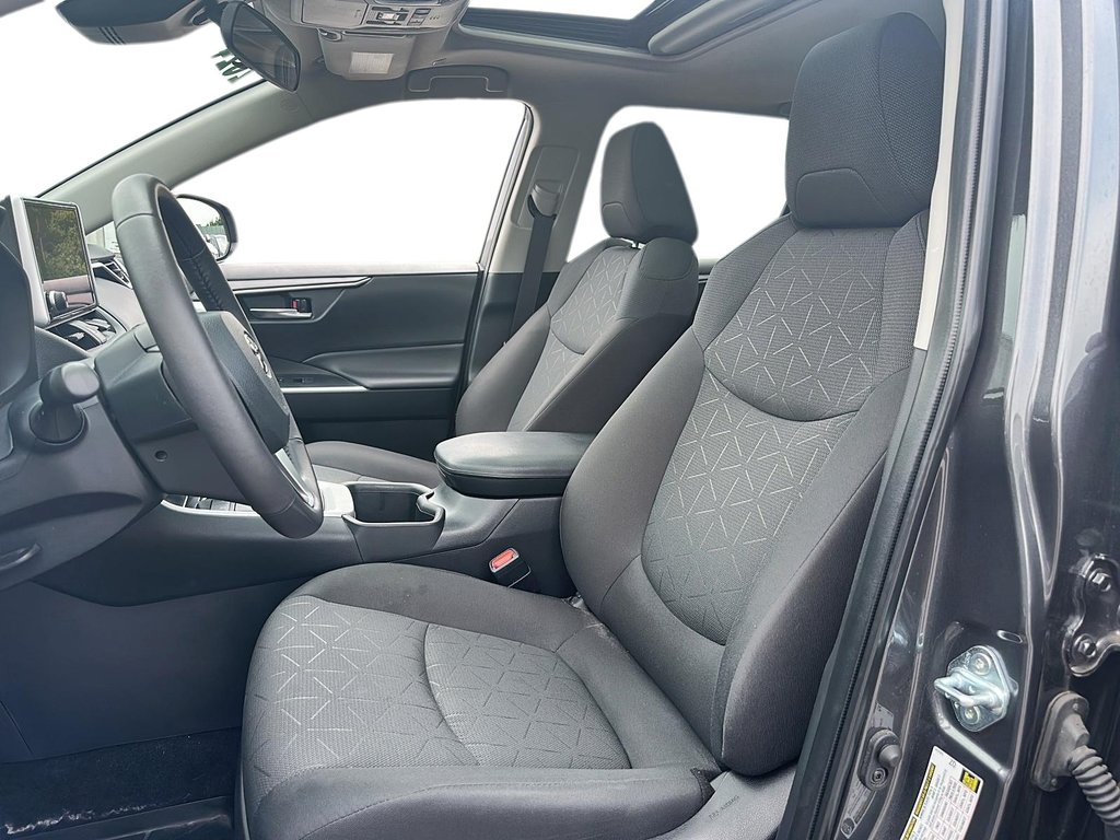 2024 Toyota RAV4 Hybrid XLE AWD in Stratford, Ontario - 8 - w1024h768px