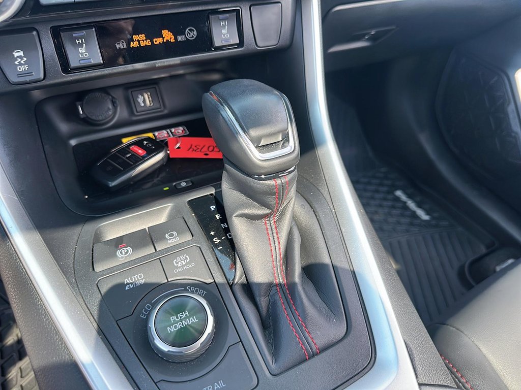 2024 Toyota RAV4 Hybrid XSE AWD in Stratford, Ontario - 14 - w1024h768px
