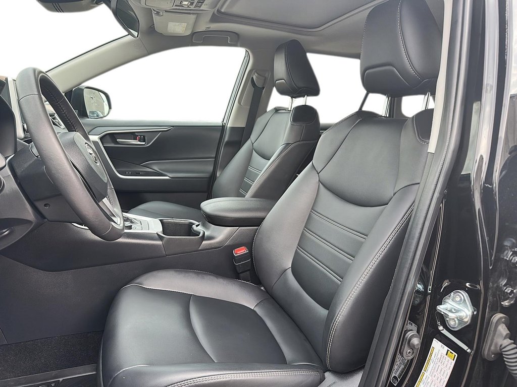 2025 Toyota RAV4 Hybrid XLE AWD in Stratford, Ontario - 8 - w1024h768px