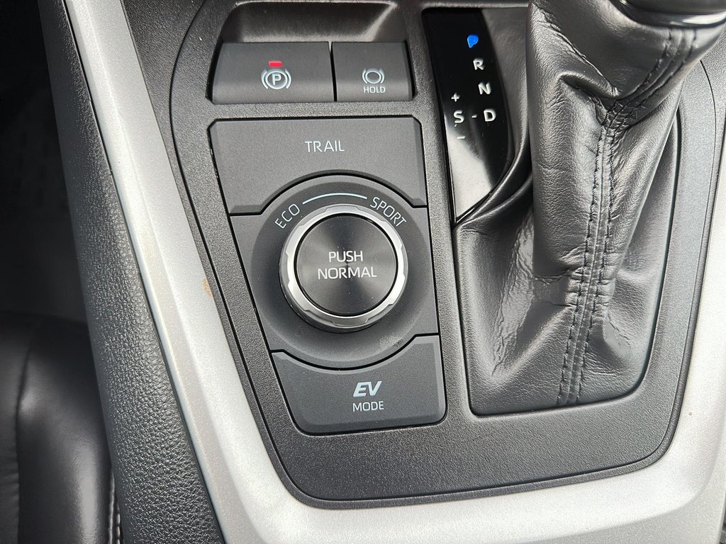 2025 Toyota RAV4 Hybrid XLE AWD in Stratford, Ontario - 15 - w1024h768px