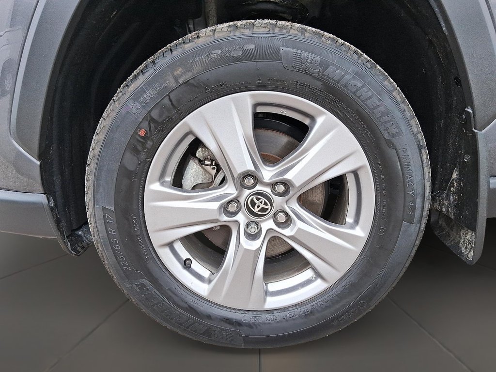 2025 Toyota RAV4 Hybrid XLE AWD in Stratford, Ontario - 7 - w1024h768px