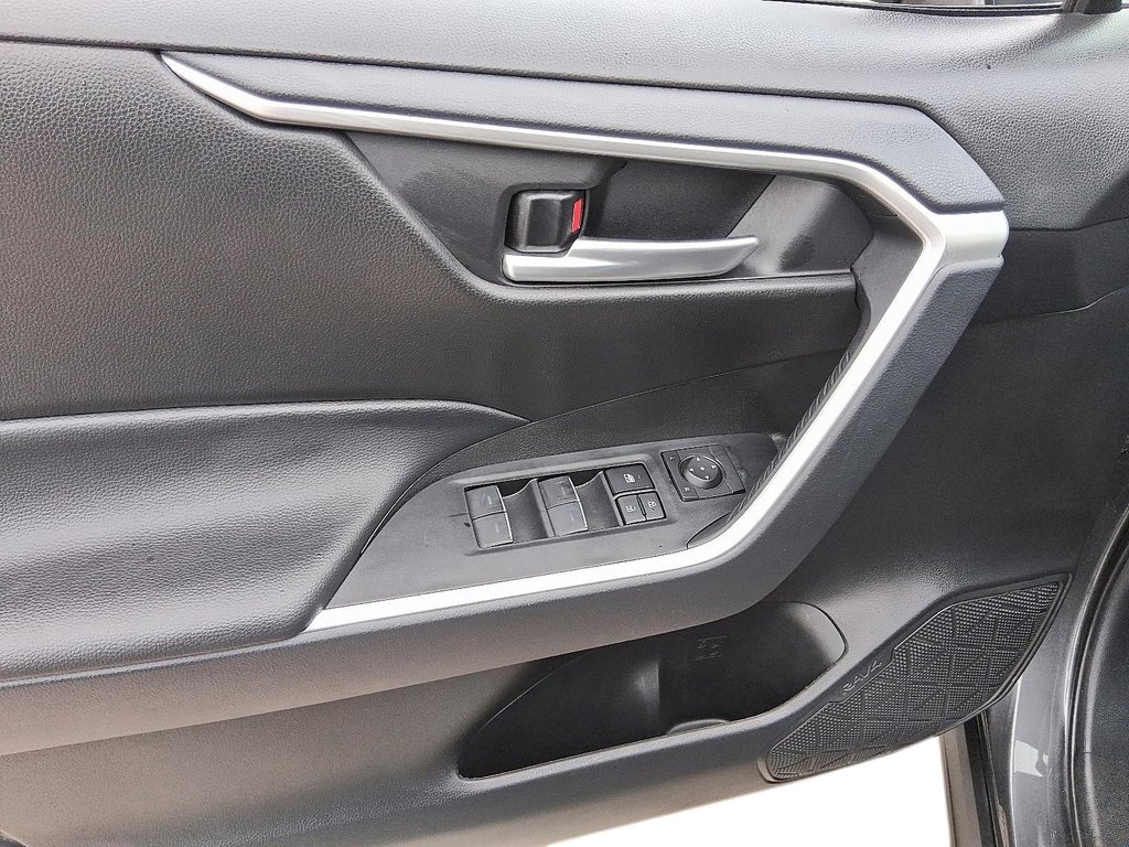 2025 Toyota RAV4 Hybrid XLE AWD in Stratford, Ontario - 10 - w1024h768px