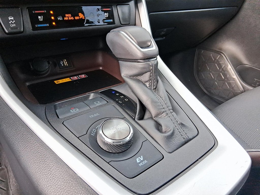 2025 Toyota RAV4 Hybrid Limited AWD in Stratford, Ontario - 21 - w1024h768px