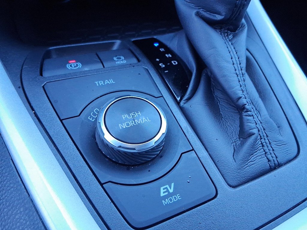 2025 Toyota RAV4 Hybrid SE AWD in Stratford, Ontario - 17 - w1024h768px
