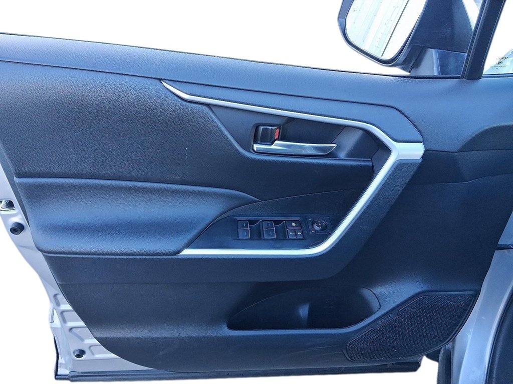 2025 Toyota RAV4 Hybrid SE AWD in Stratford, Ontario - 11 - w1024h768px