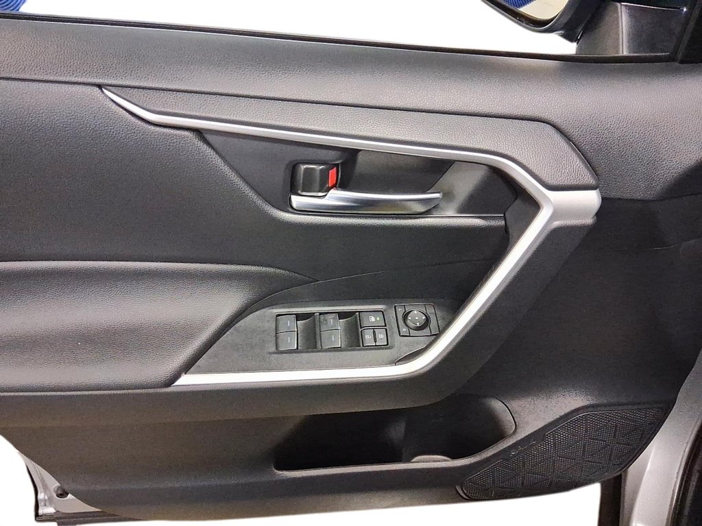 2025 Toyota RAV4 Hybrid SE AWD in Stratford, Ontario - 11 - w1024h768px