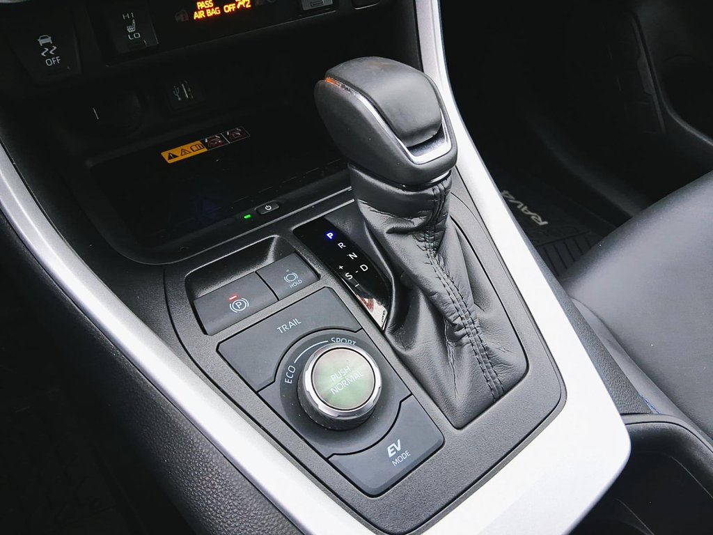 2025 Toyota RAV4 Hybrid XSE AWD in Stratford, Ontario - 17 - w1024h768px