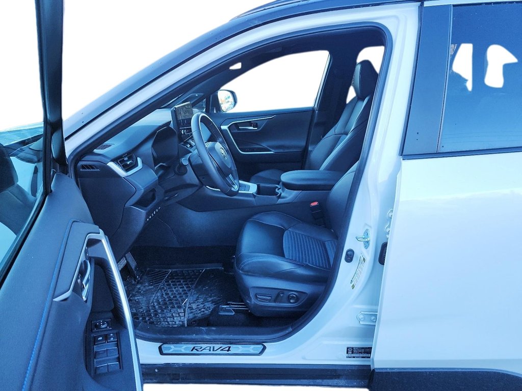 2025 Toyota RAV4 Hybrid XSE AWD in Stratford, Ontario - 8 - w1024h768px