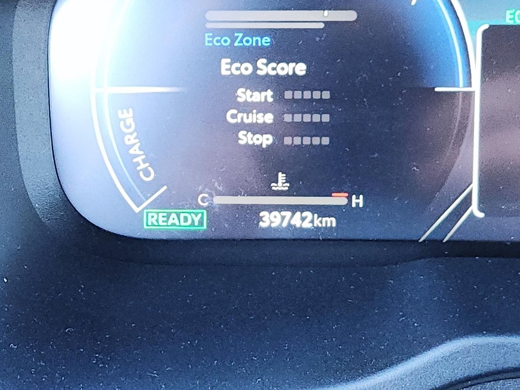 2025 Toyota RAV4 Hybrid XSE AWD in Stratford, Ontario - 12 - w1024h768px