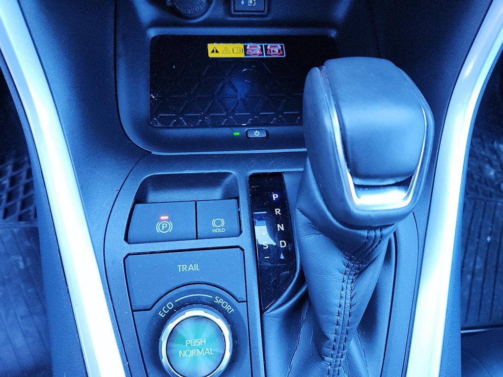 2025 Toyota RAV4 Hybrid XSE AWD in Stratford, Ontario - 14 - w1024h768px