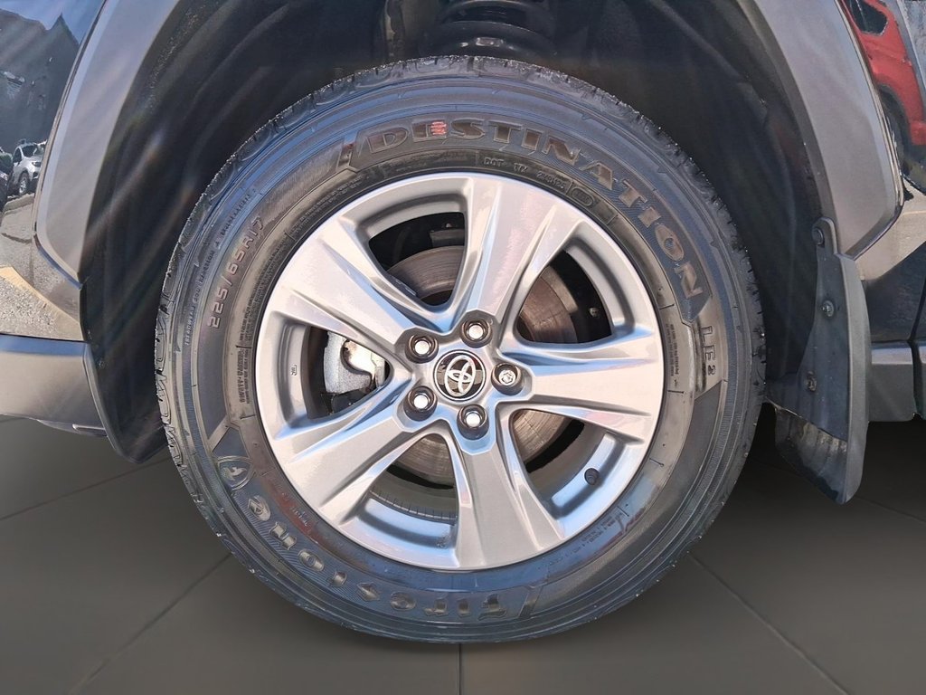2025 Toyota RAV4 Hybrid XLE AWD in Stratford, Ontario - 7 - w1024h768px