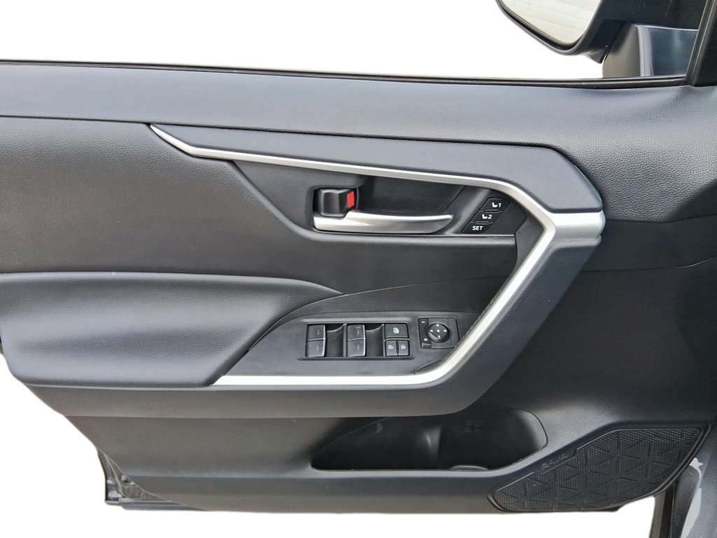2025 Toyota RAV4 Hybrid XLE AWD in Stratford, Ontario - 11 - w1024h768px