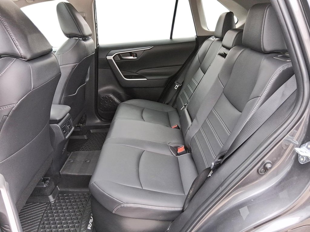 2025 Toyota RAV4 Hybrid XLE AWD in Stratford, Ontario - 9 - w1024h768px