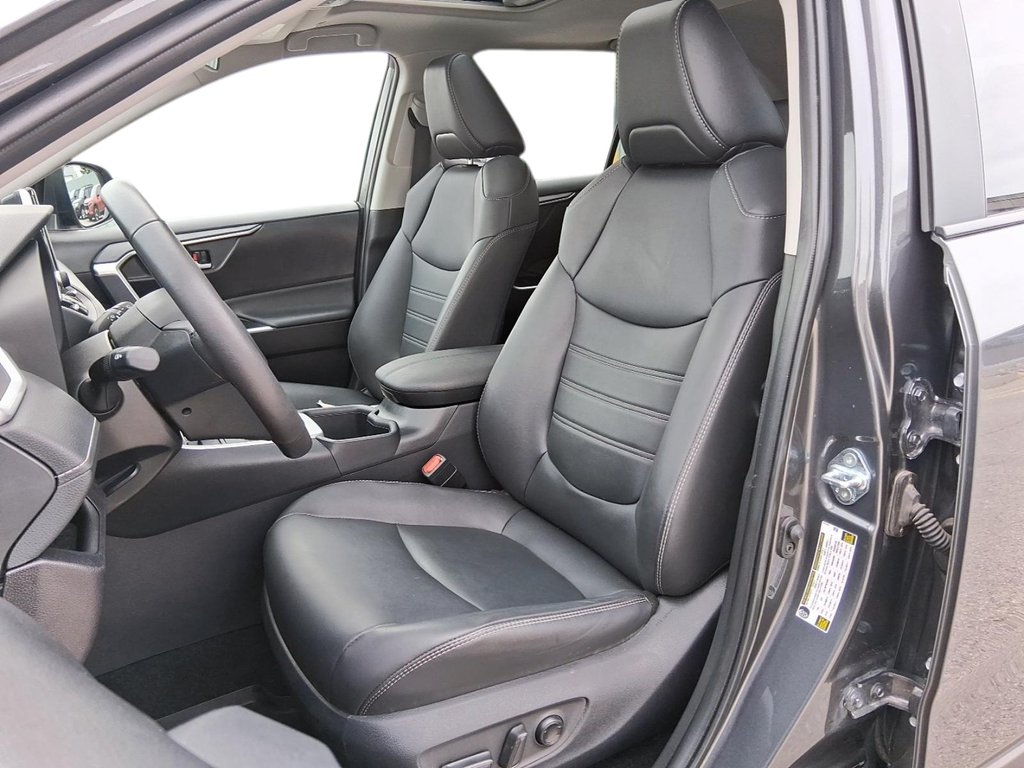 2025 Toyota RAV4 Hybrid XLE AWD in Stratford, Ontario - 8 - w1024h768px
