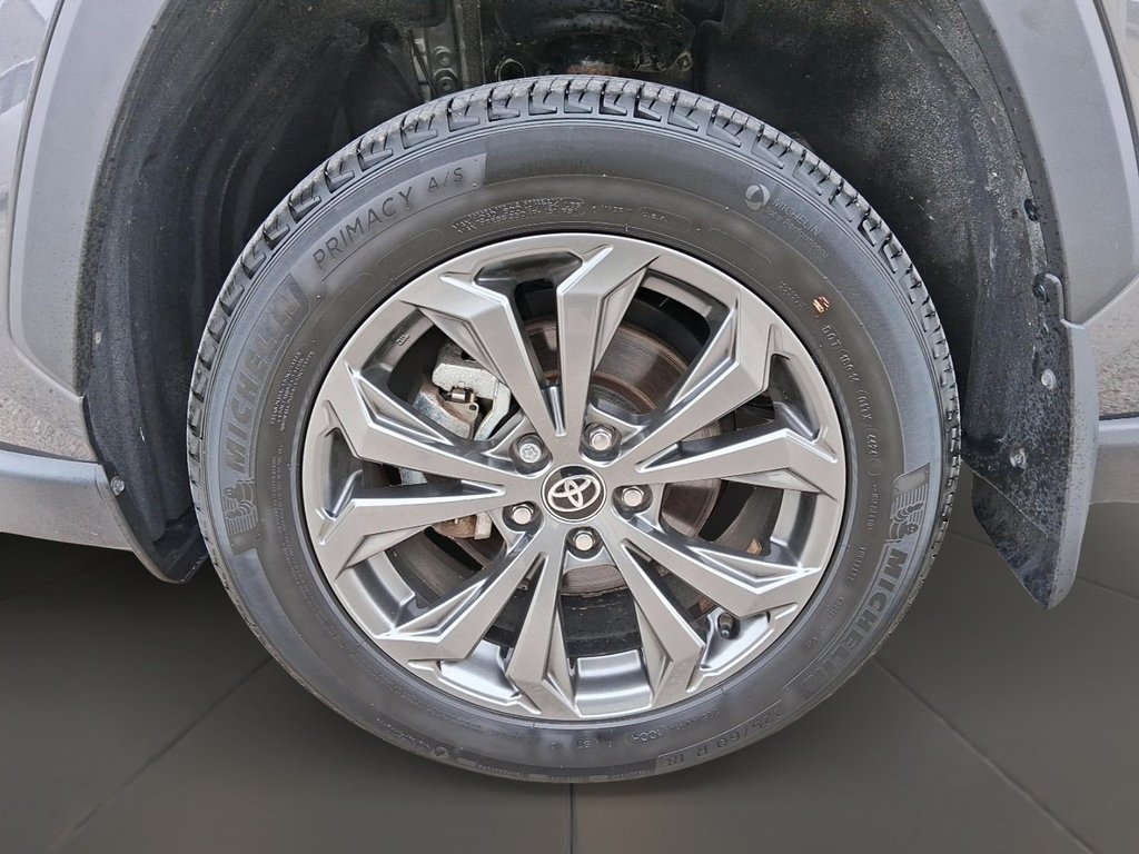 2025 Toyota RAV4 Hybrid XLE AWD in Stratford, Ontario - 7 - w1024h768px