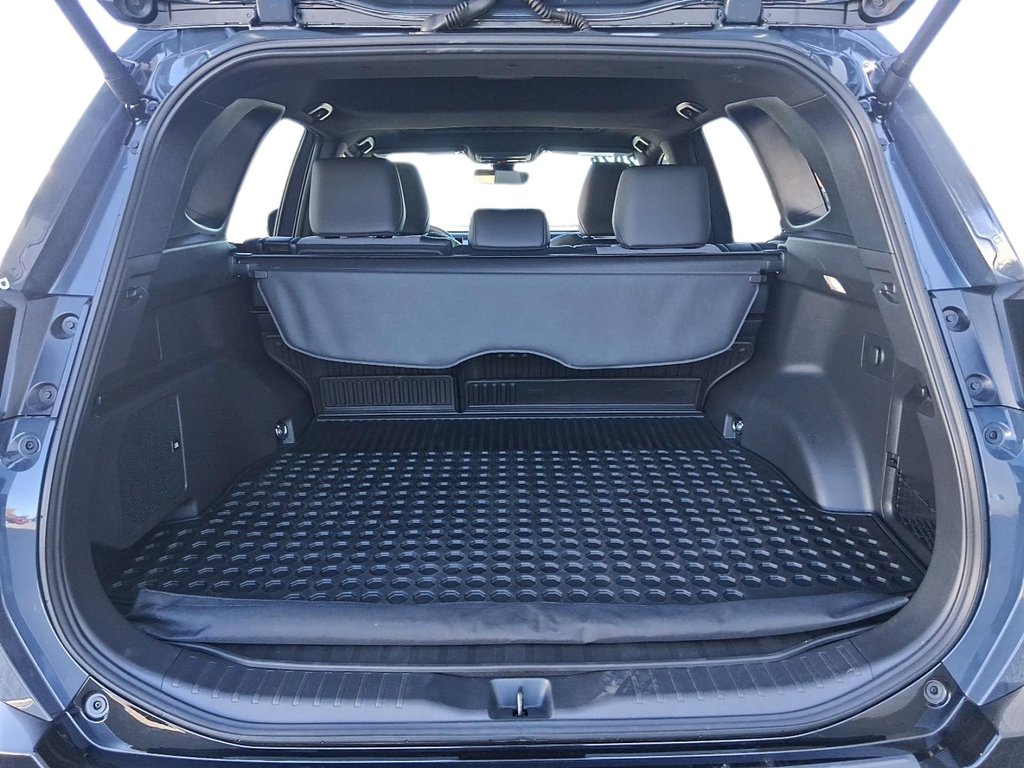 2026 Toyota RAV4 Hybrid RAV4 XSE AWD in Stratford, Ontario - 6 - w1024h768px
