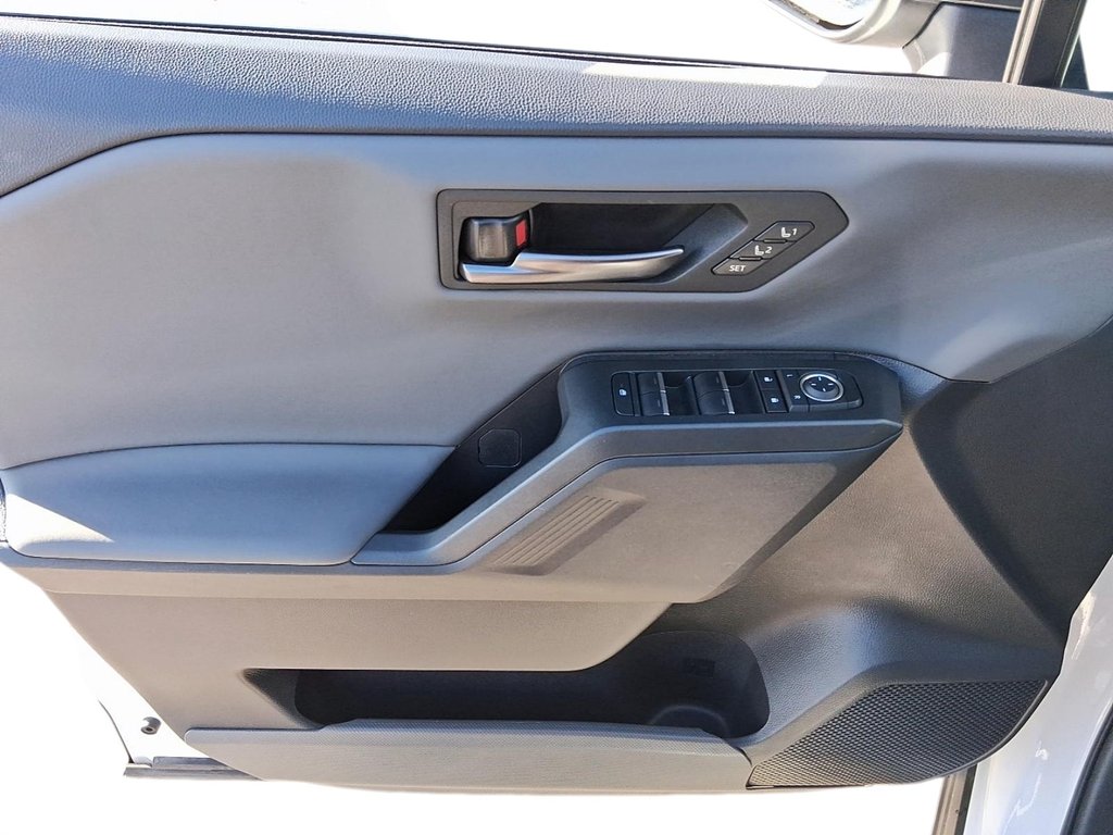 2026 Toyota RAV4 Hybrid RAV4 XSE AWD in Stratford, Ontario - 11 - w1024h768px