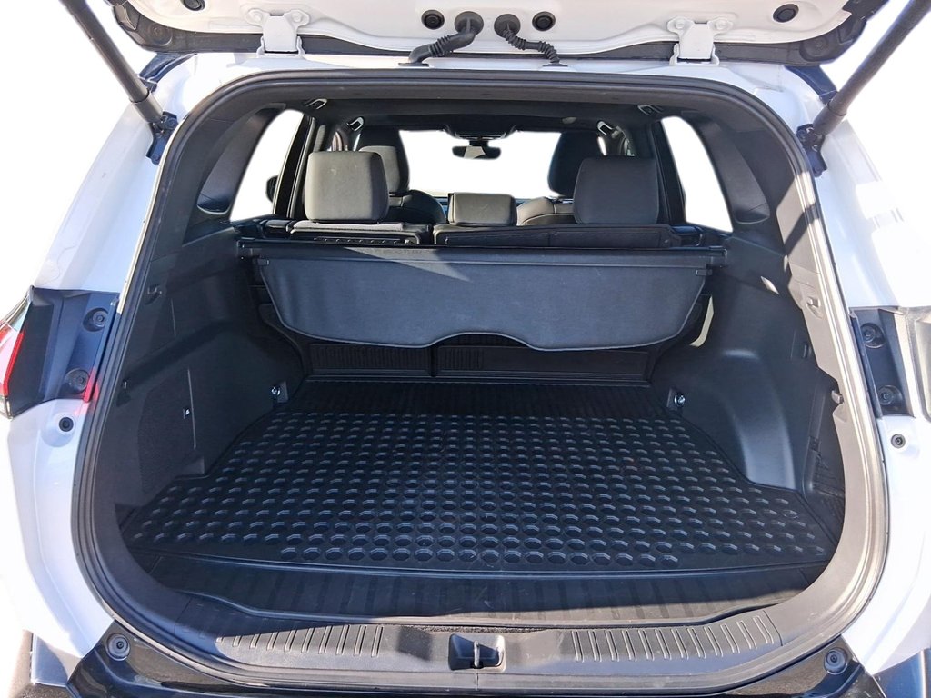 2026 Toyota RAV4 Hybrid RAV4 XSE AWD in Stratford, Ontario - 6 - w1024h768px