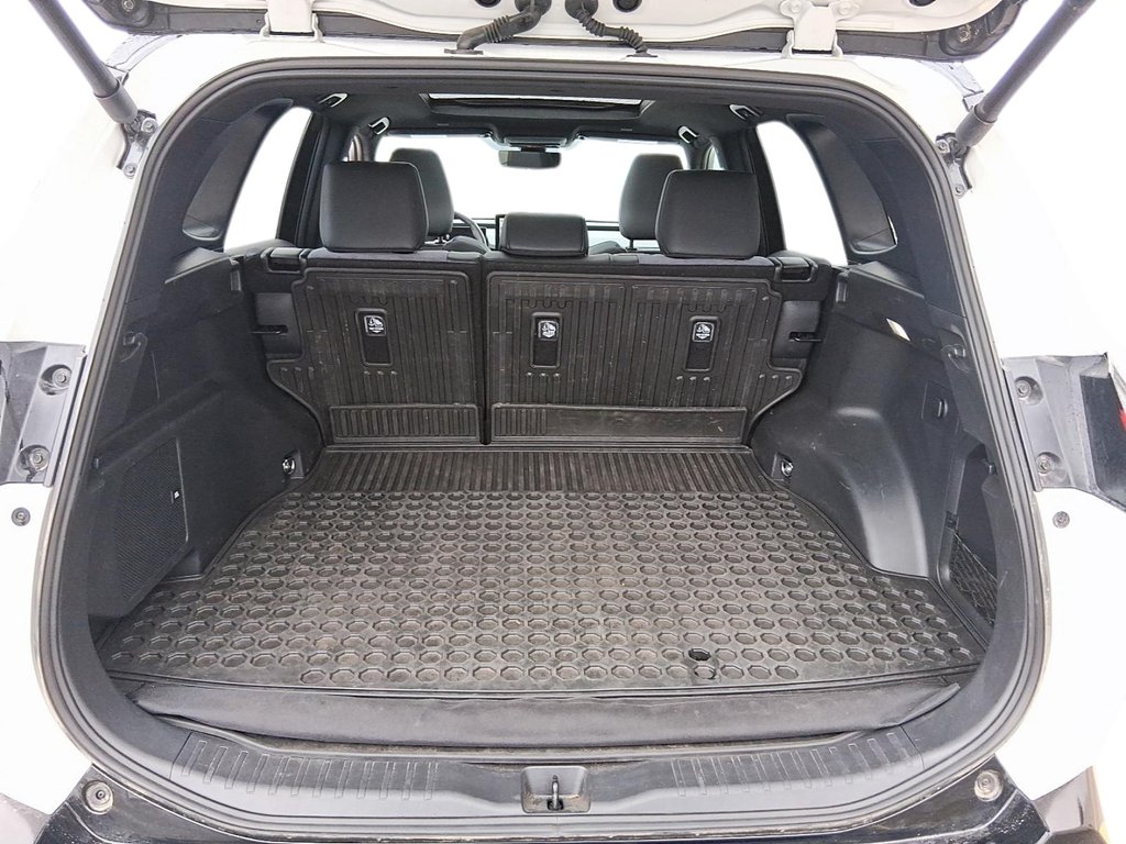2026 Toyota RAV4 Hybrid RAV4 XSE AWD in Stratford, Ontario - 6 - w1024h768px