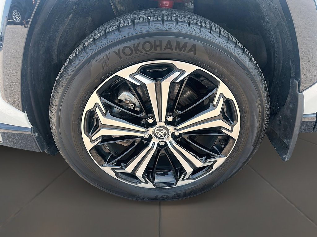 2024 Toyota RAV4 PLUG-IN HYBRID XSE AWD in Stratford, Ontario - 8 - w1024h768px
